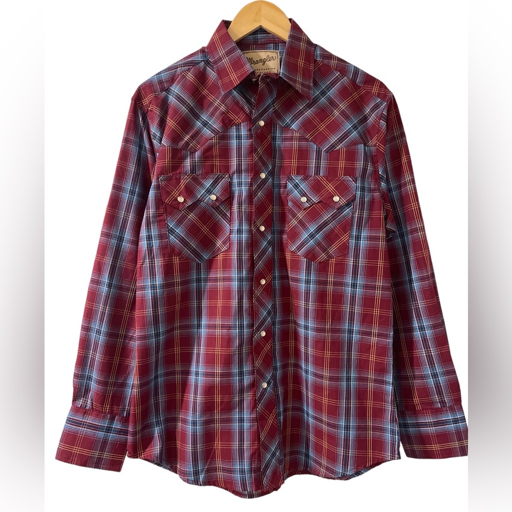 Wrangler pearl snap long sleeved-Medium